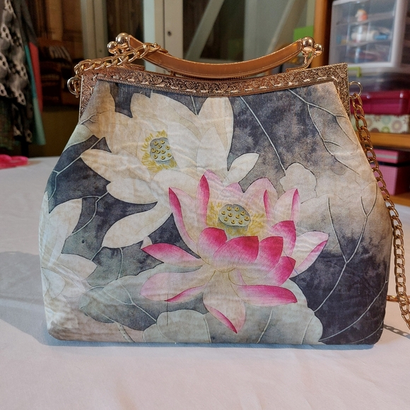 Vintage Lotus Asian Patterned Kiss Lock Women's Bag With Chain - Picture 6 of 15